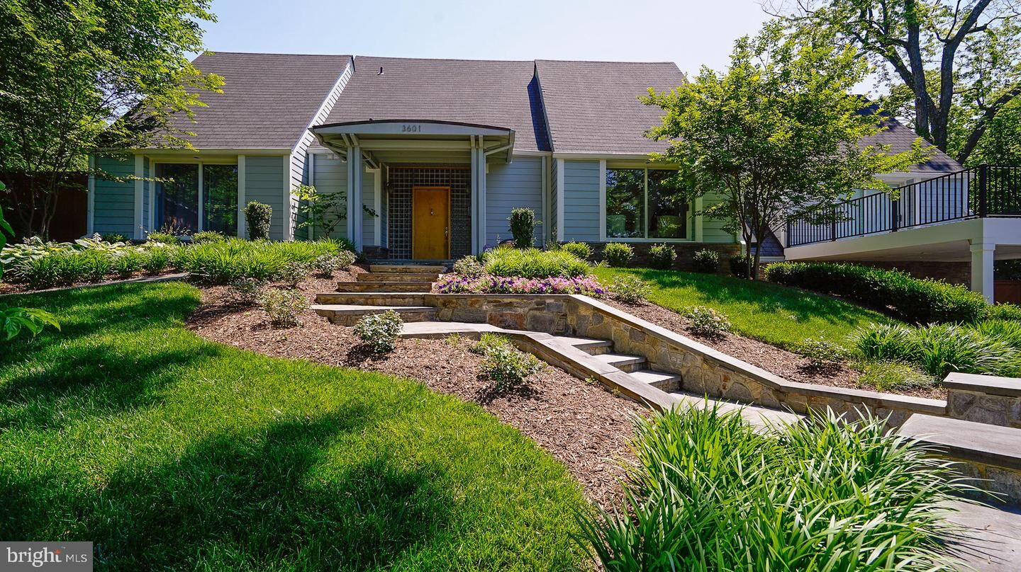 Property Photo: 3601 Tupelo Place VA 22304