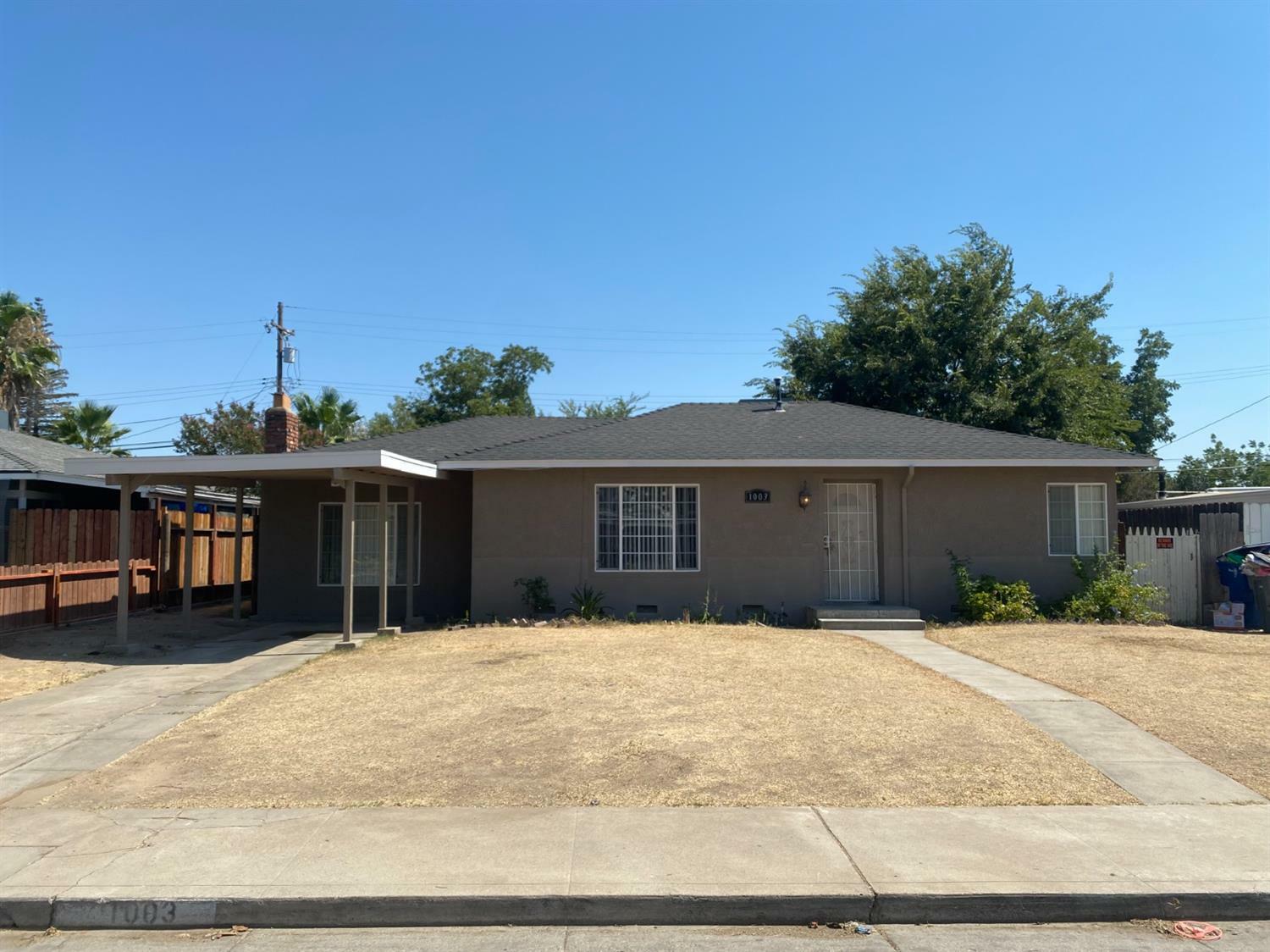 Property Photo:  1003 W Cambridge Avenue  CA 93705 