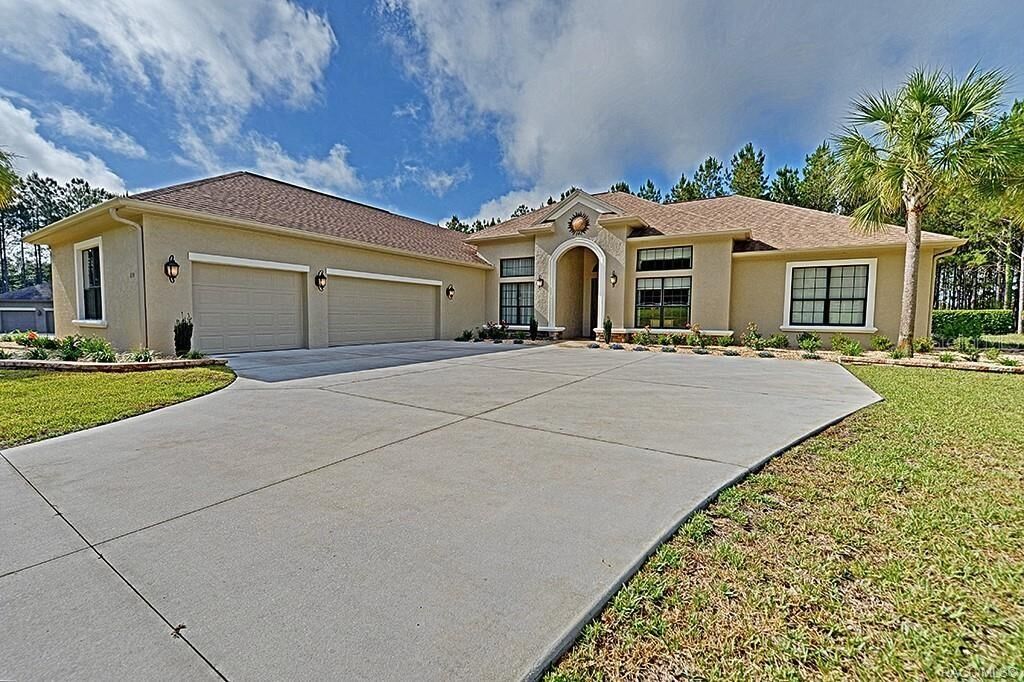 Property Photo: 134 E Atlantic Street FL 34442