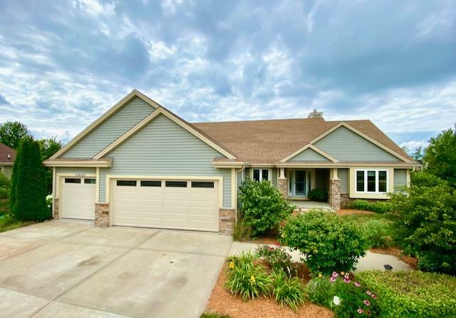 Property Photo:  W155s7622 Rain Tree Ct  WI 53150 