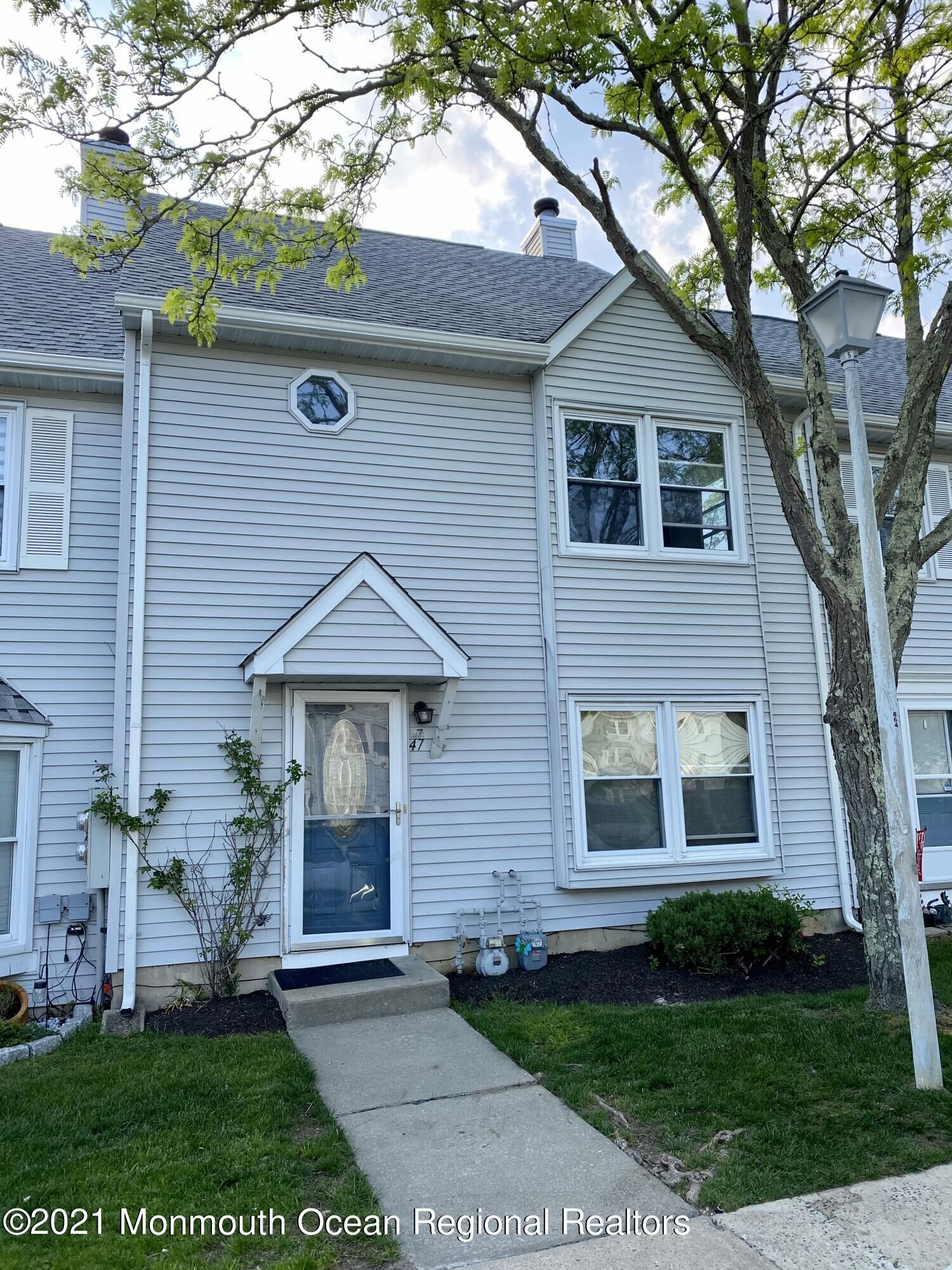 Property Photo:  47 Colonial Court  NJ 08527 