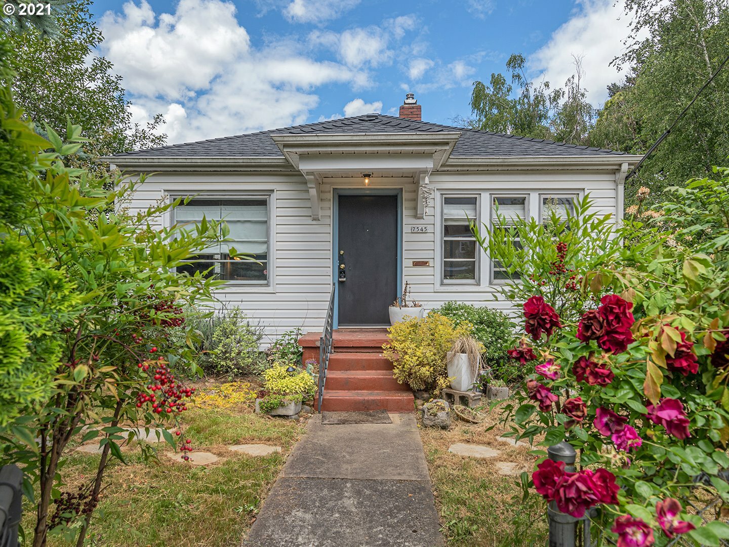 Property Photo: 7545 N Saint Johns Ave OR 97203