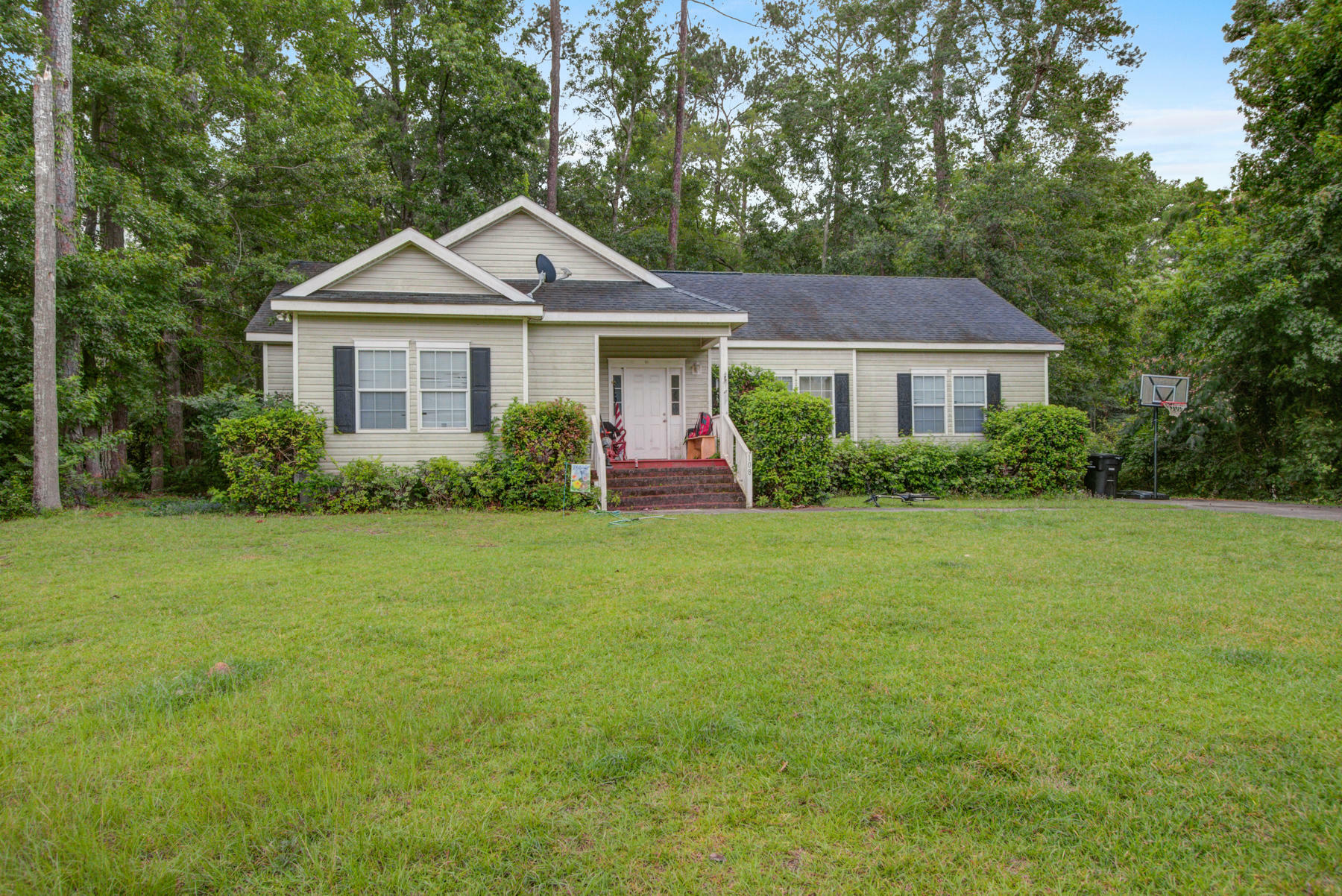 Property Photo:  108 Lakeside Drive  SC 29488 