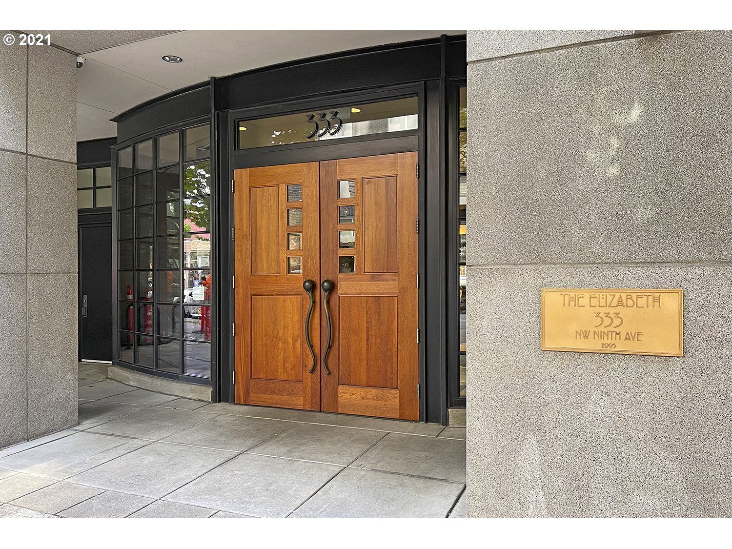 Property Photo:  333 NW 9th Ave 405  OR 97209 
