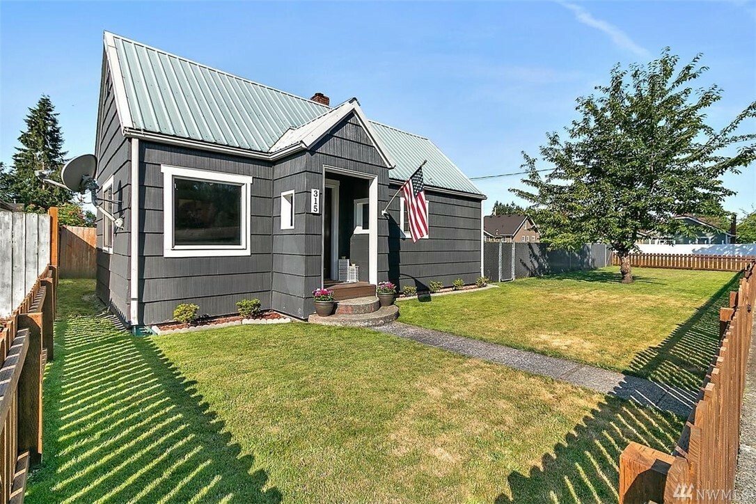 Property Photo:  315 Varner Ave SE  WA 98360 