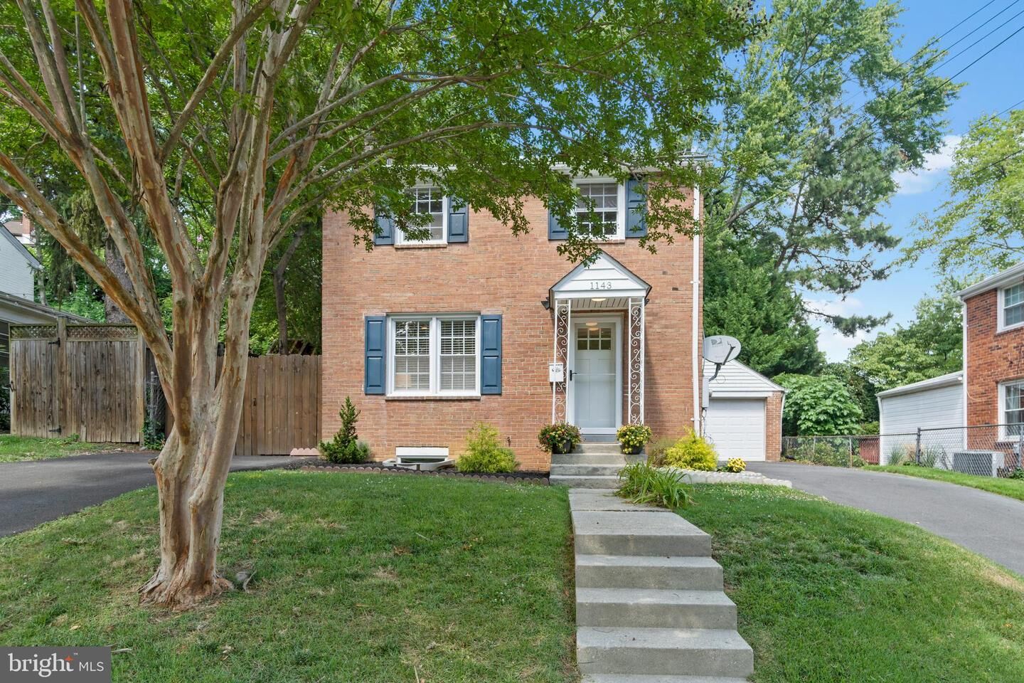 Property Photo:  1143 S Edison Street  VA 22204 