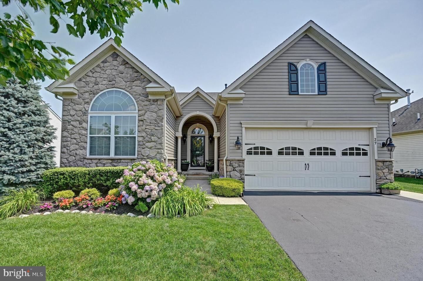 Property Photo:  27 Applegate Drive  NJ 08518 