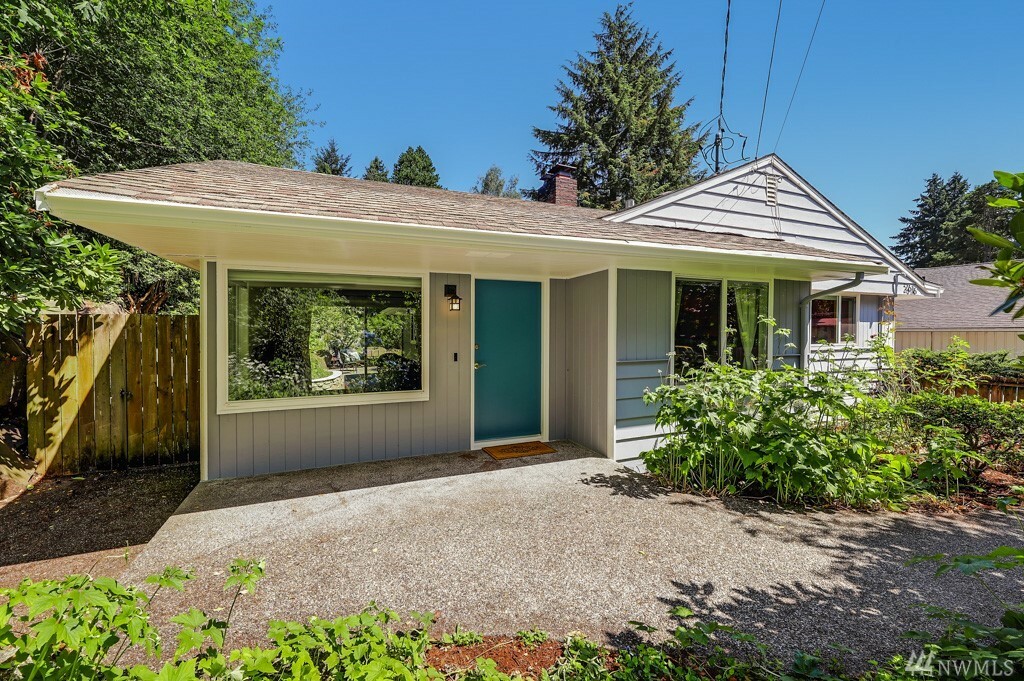 Property Photo:  2616 NE 140th St  WA 98125 