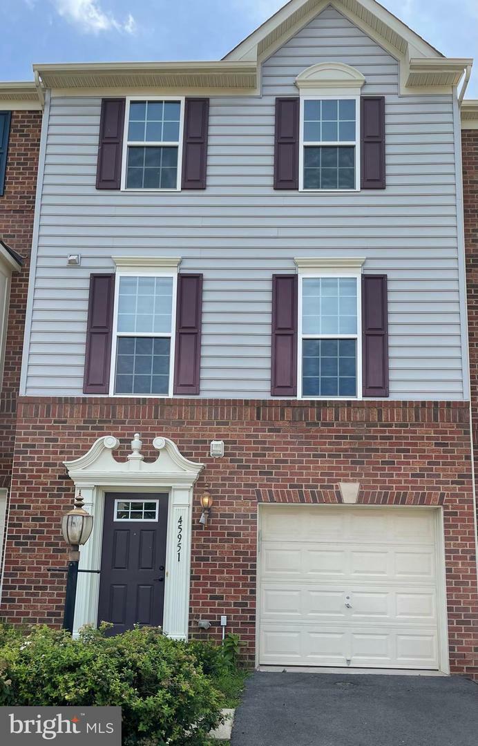 Property Photo: 45951 Grammercy Terrace VA 20166