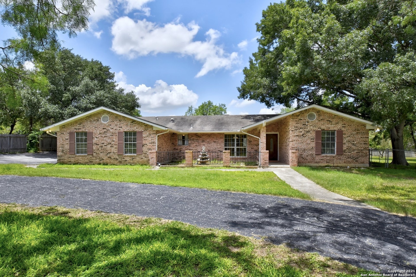 Property Photo:  1001 Fawn Dr  TX 78154 