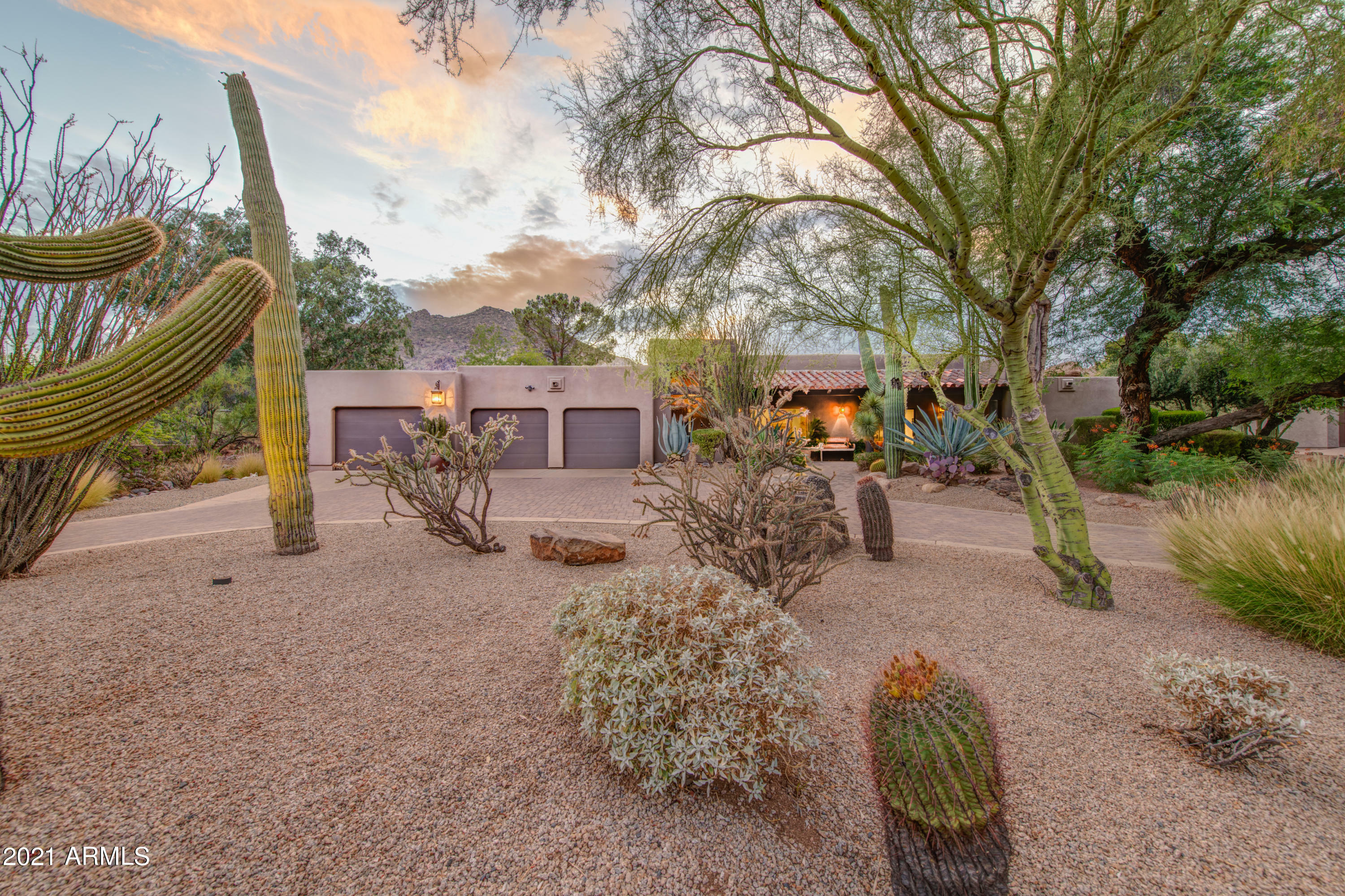 Property Photo:  2027 E Smoketree Drive  AZ 85377 