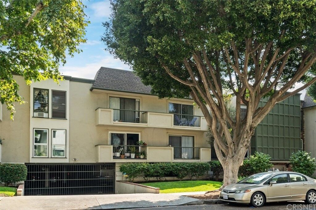 Property Photo:  3640 Cardiff Avenue 204  CA 90034 