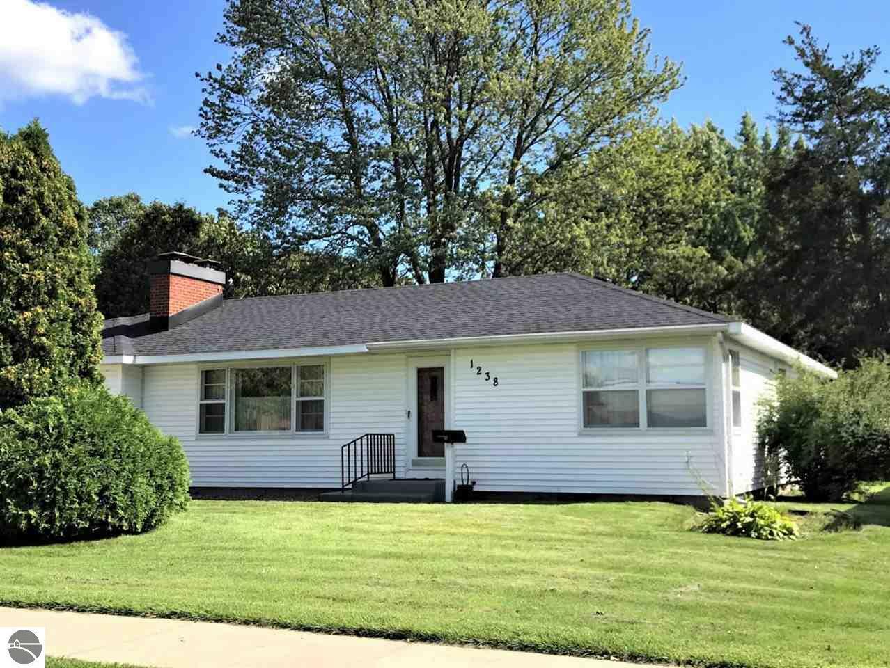 Property Photo:  1238 South Drive  MI 48858 