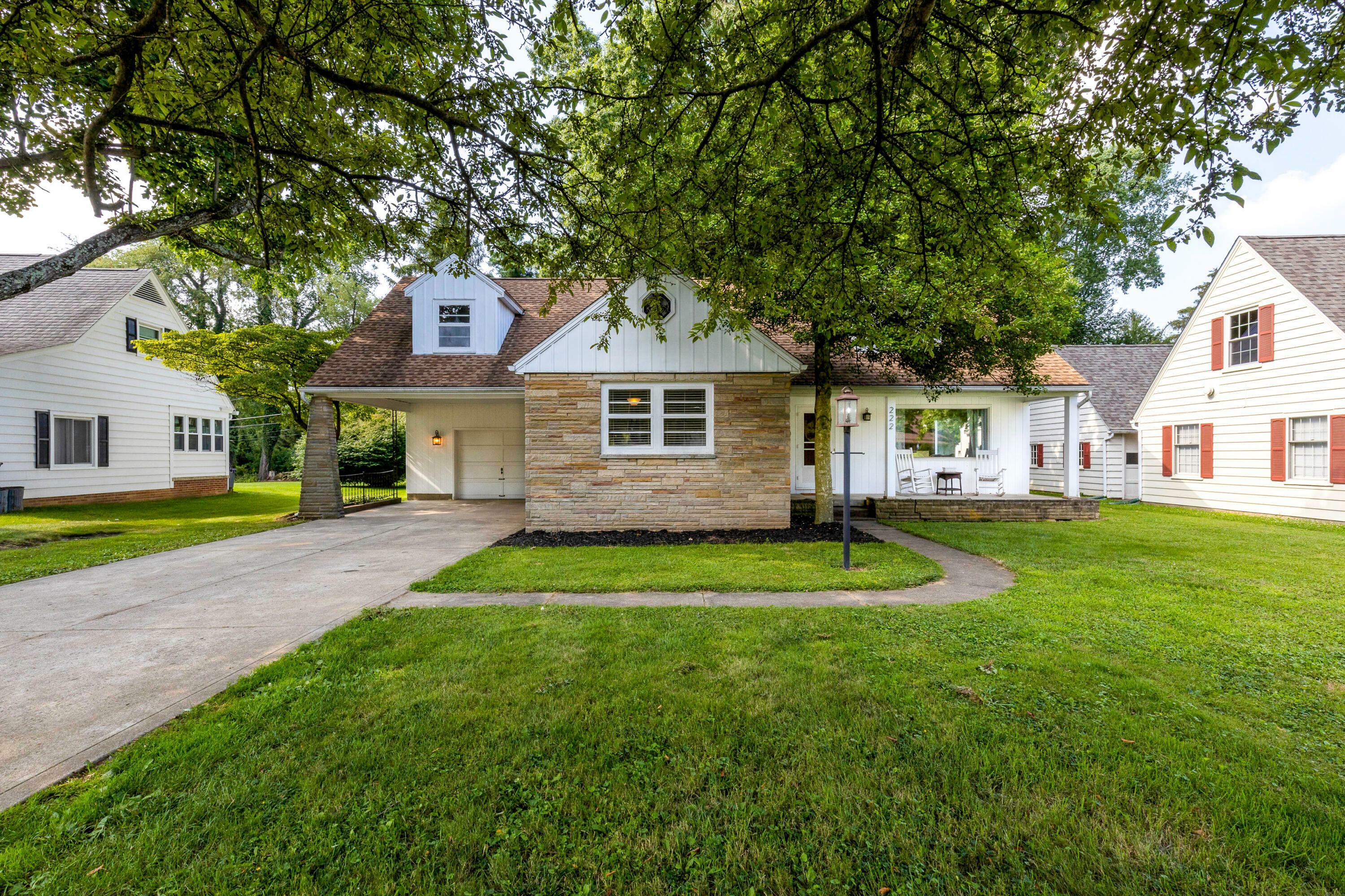 Property Photo:  222 N Quentin Road  OH 43055 