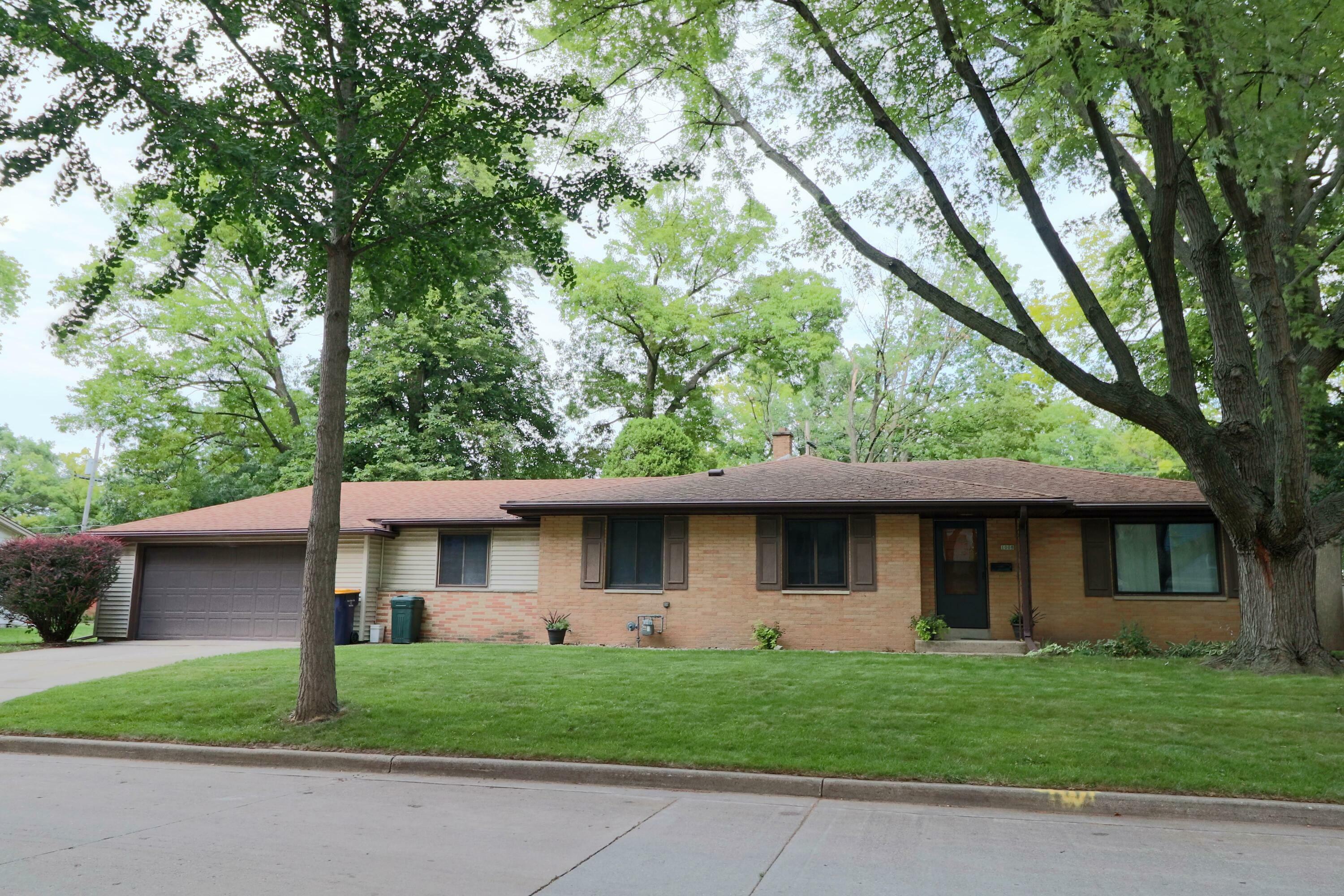 Property Photo:  1008 S 105th St  WI 53214 