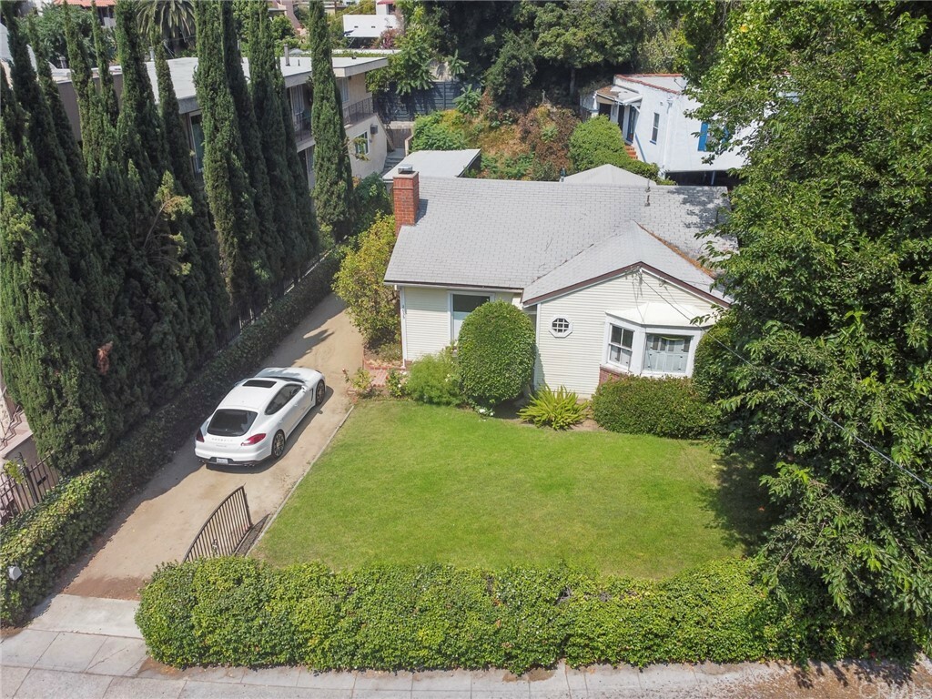 Property Photo:  2635 N Beachwood Drive  CA 90068 