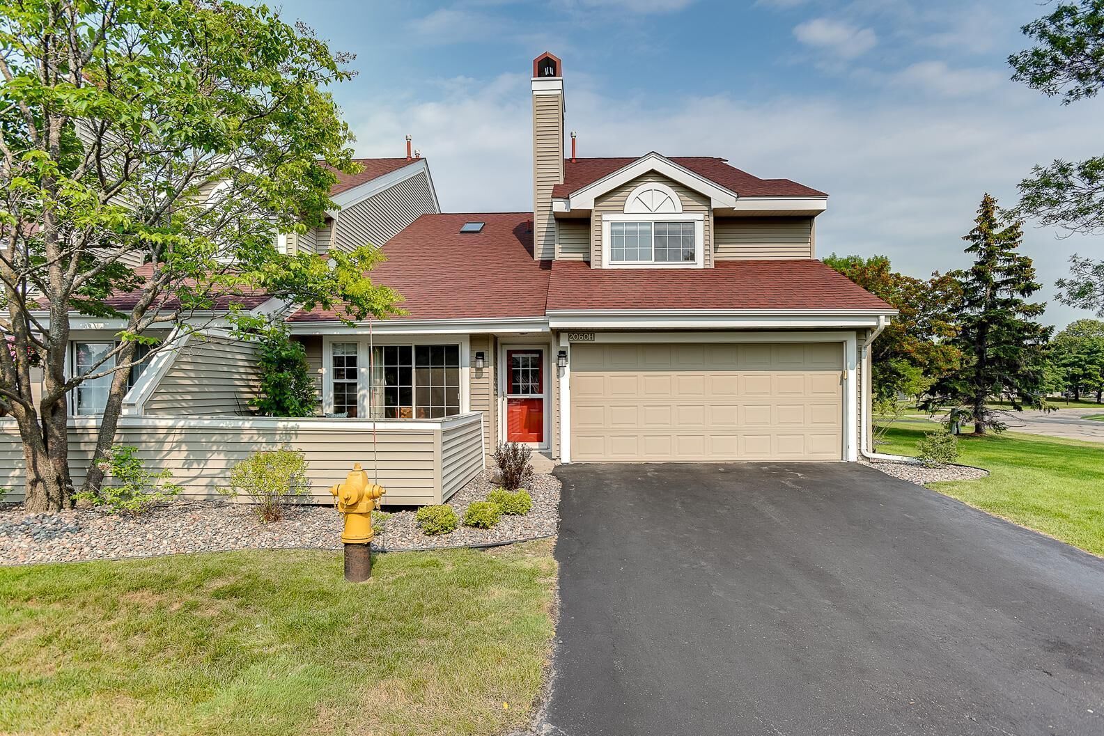 Property Photo:  2060 Shenandoah Court H  MN 55447 