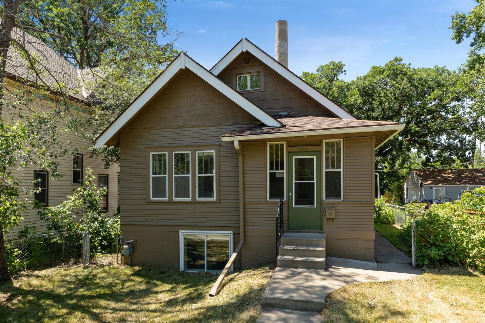 Property Photo: 819 Howell Street N MN 55104