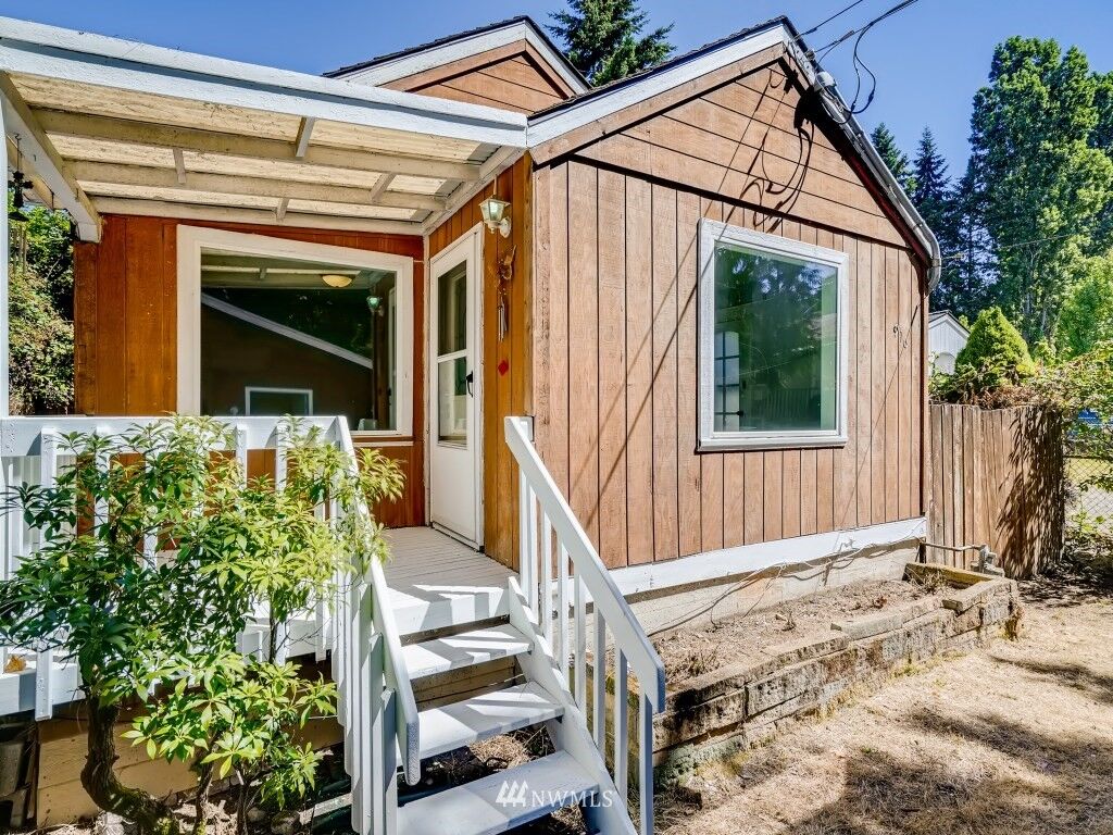 Property Photo:  916 SW 118th St  WA 98146 