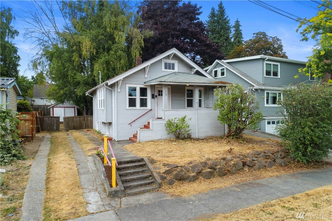 Property Photo:  834 NE 82nd St  WA 98115 