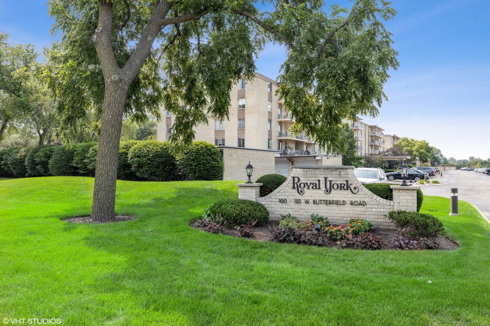 Property Photo: 100 W Butterfield Road 307N IL 60126