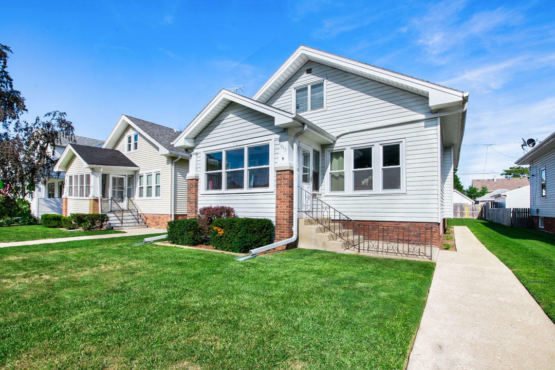 Property Photo: 1943 Thurston Ave WI 53403