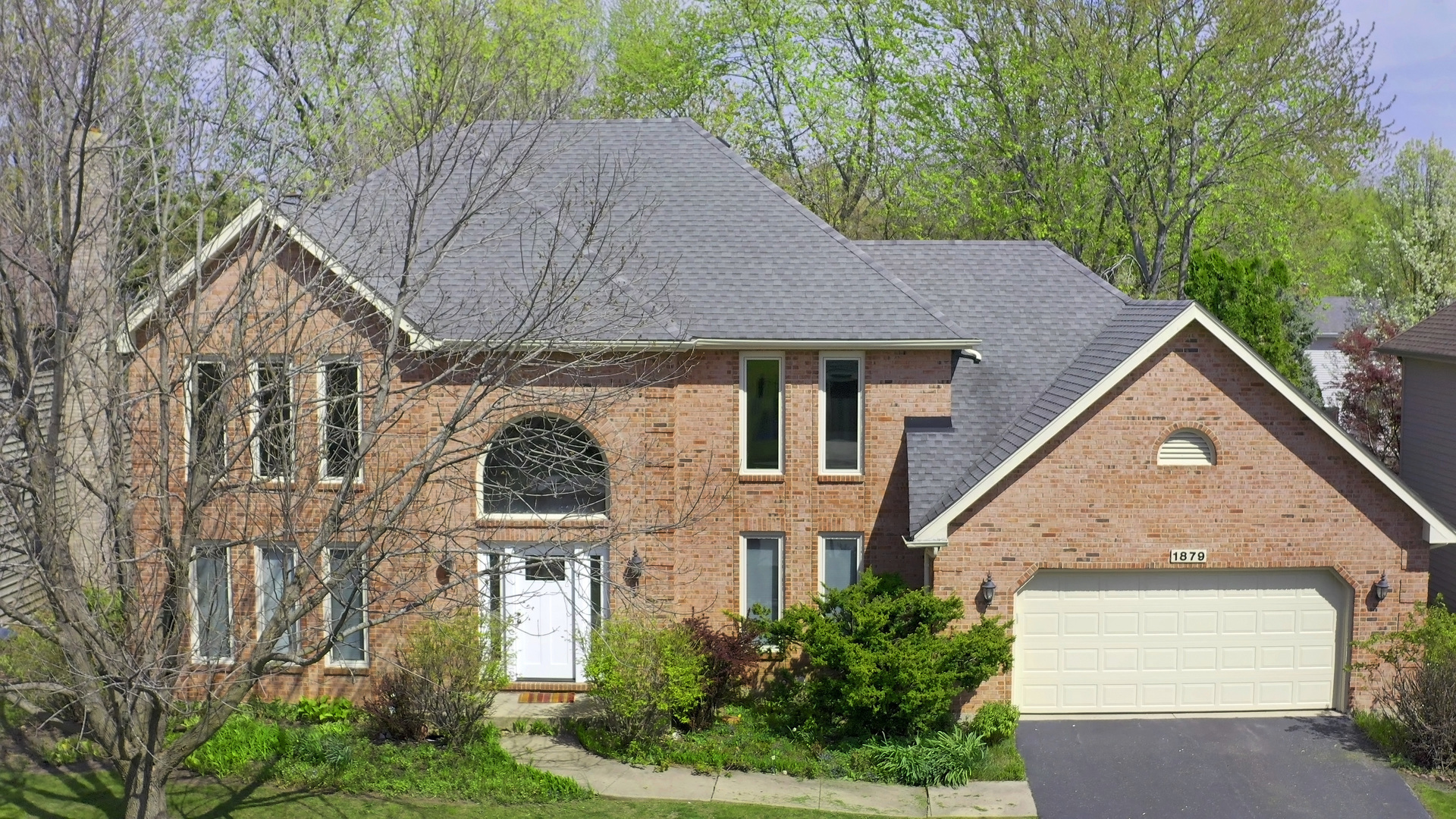 Property Photo:  1879 Jahns Drive  IL 60189 