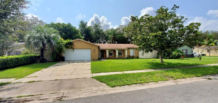Property Photo: 495 Diane Circle FL 32707