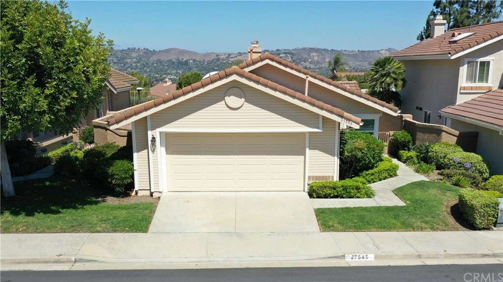 Property Photo:  27545 Via Ramona  CA 92675 