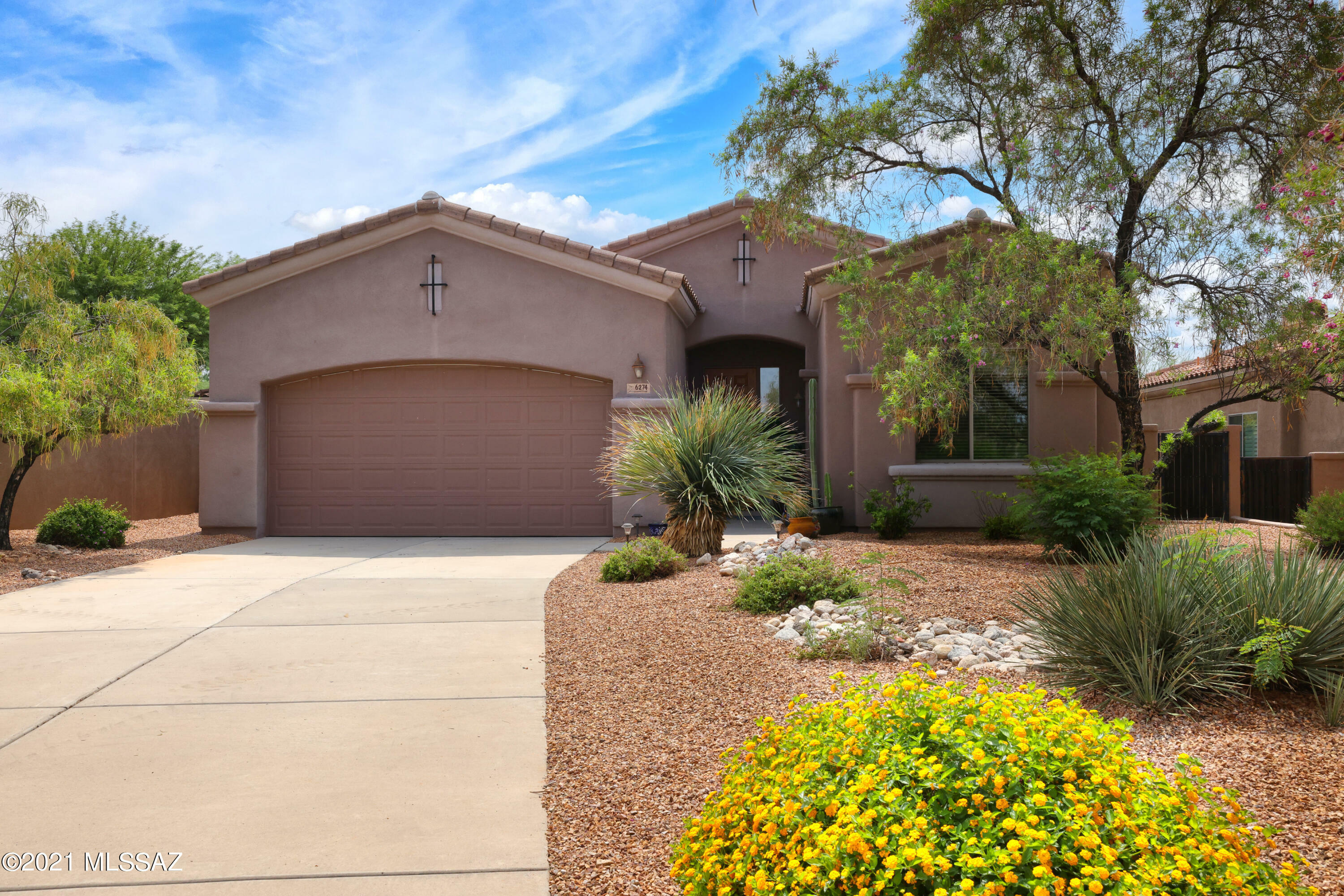 Property Photo: 6274 N Campo Abierto AZ 85718