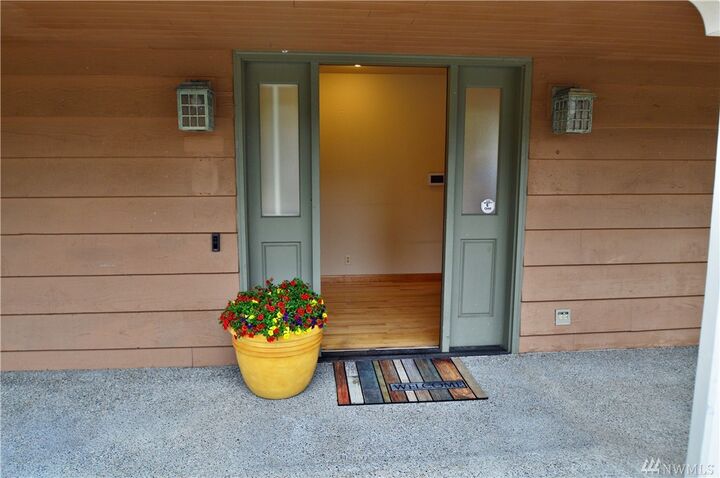 Property Photo: 3415 Scenic Dr SE WA 98092