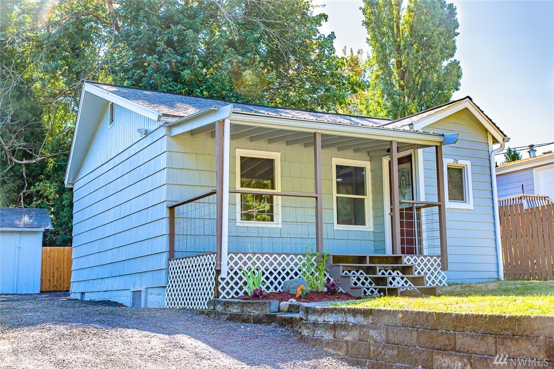 Property Photo: 76 Broad St W WA 98312