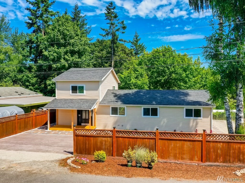 Property Photo:  16482 109th Ave SE  WA 98055 