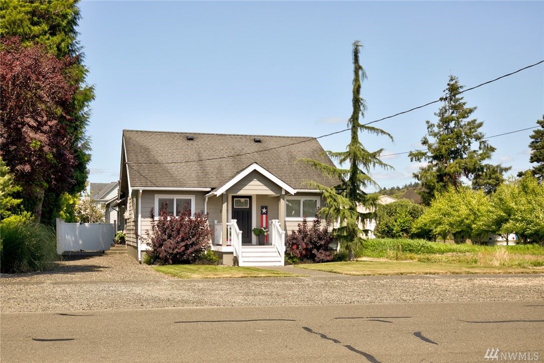 Property Photo: 1012 W Cushing St WA 98520