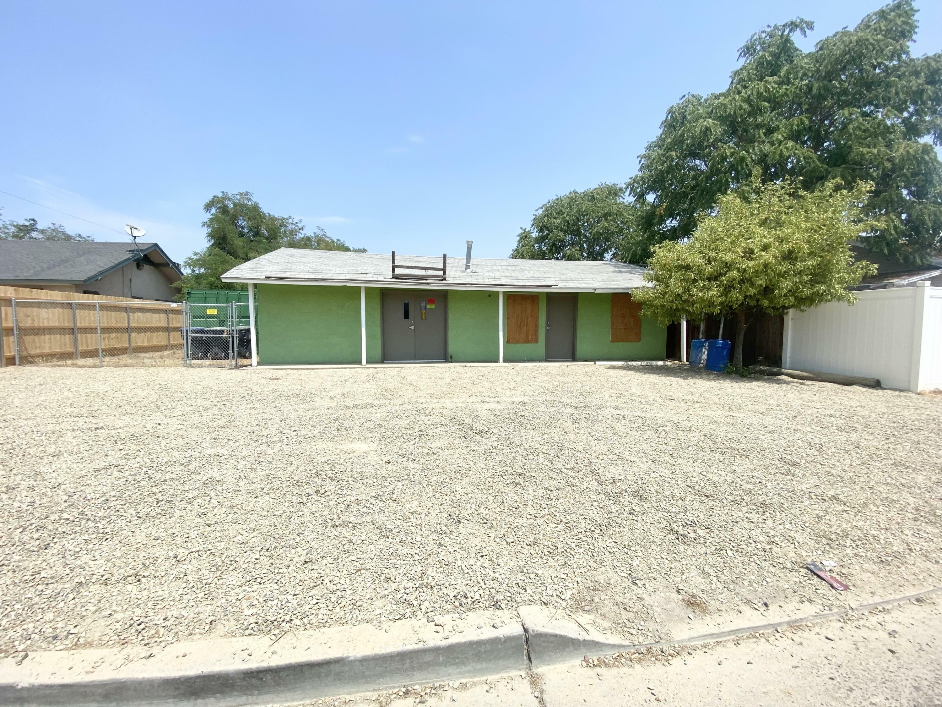 Property Photo:  706 W Murray Avenue  CA 93291 