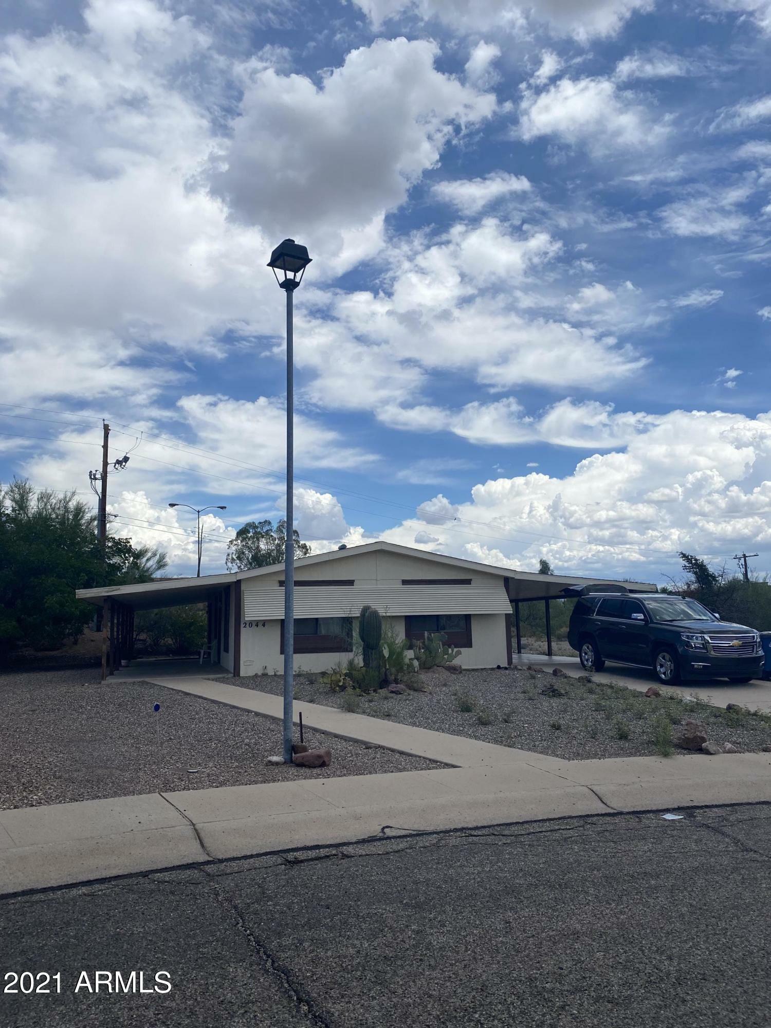 Property Photo:  2044 W Smoketree Drive  AZ 85390 