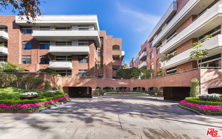 200 N Swall Dr Ph 11  Beverly Hills CA 90211 photo