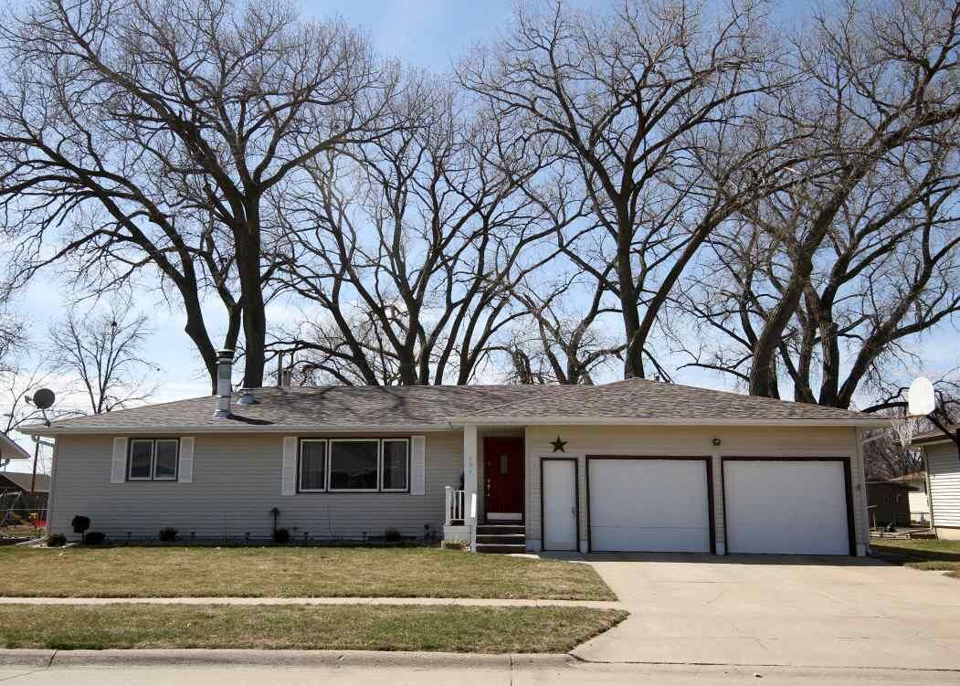 Property Photo: 606 Emerald Drive NE 68701