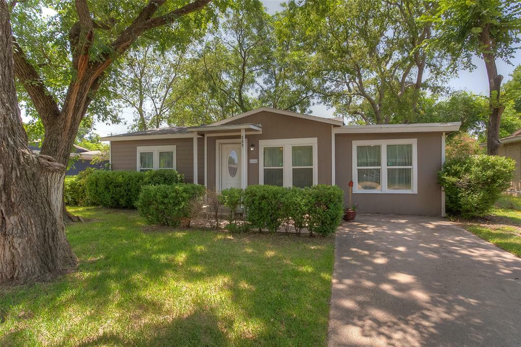 Property Photo:  209 Michael Boulevard  TX 76053 