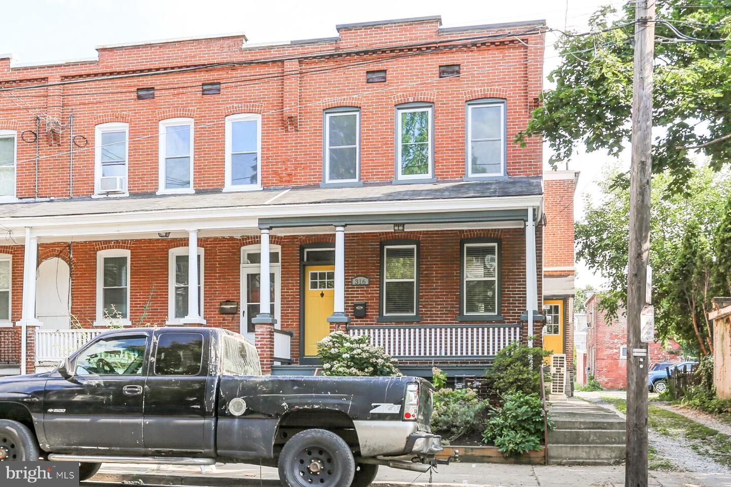 Property Photo: 316 E Clay Street PA 17602