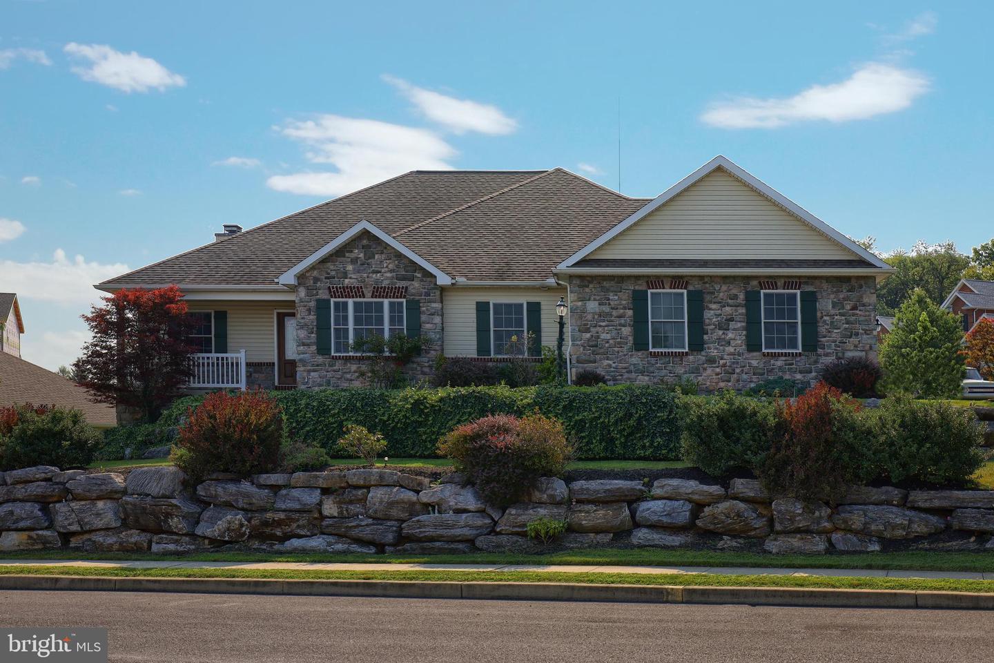 Property Photo:  808 Genevieve Drive  PA 17055 