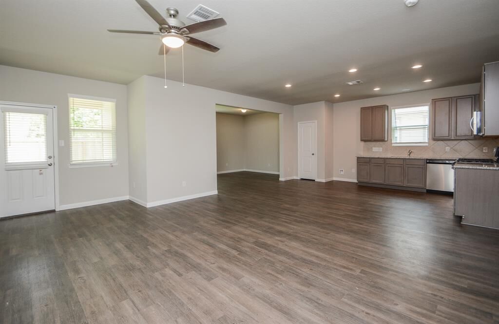 Property Photo:  2627 Hoffman Lane  TX 77304 