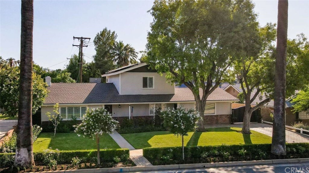 Property Photo:  730 S San Mateo Street  CA 92373 