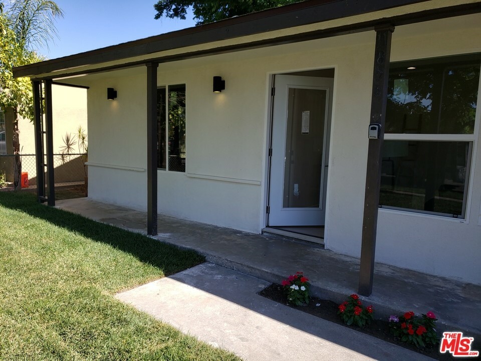 Property Photo:  11856 Cyclops Street  CA 90650 