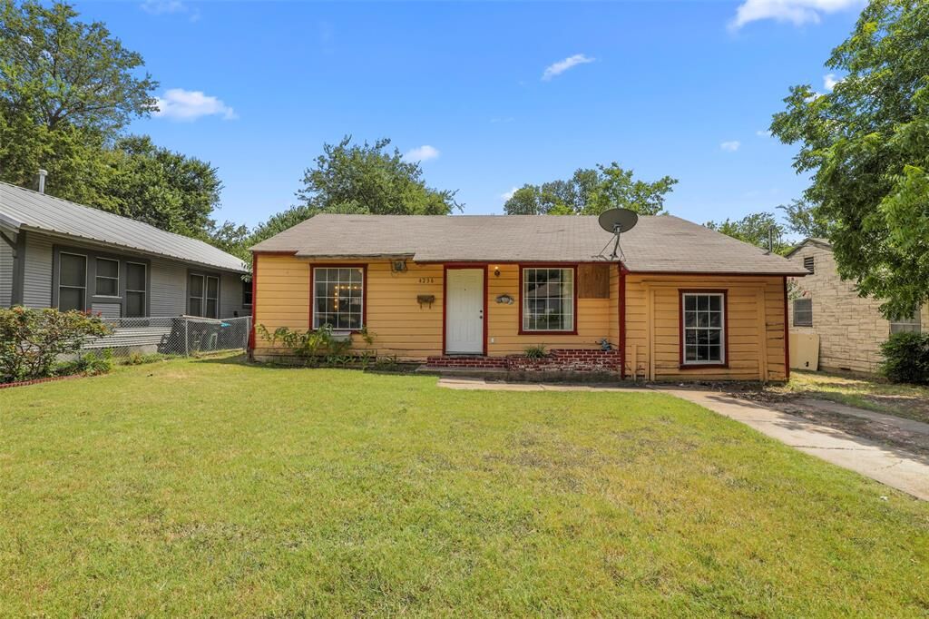 Property Photo: 4236 Virginia Lane TX 76103