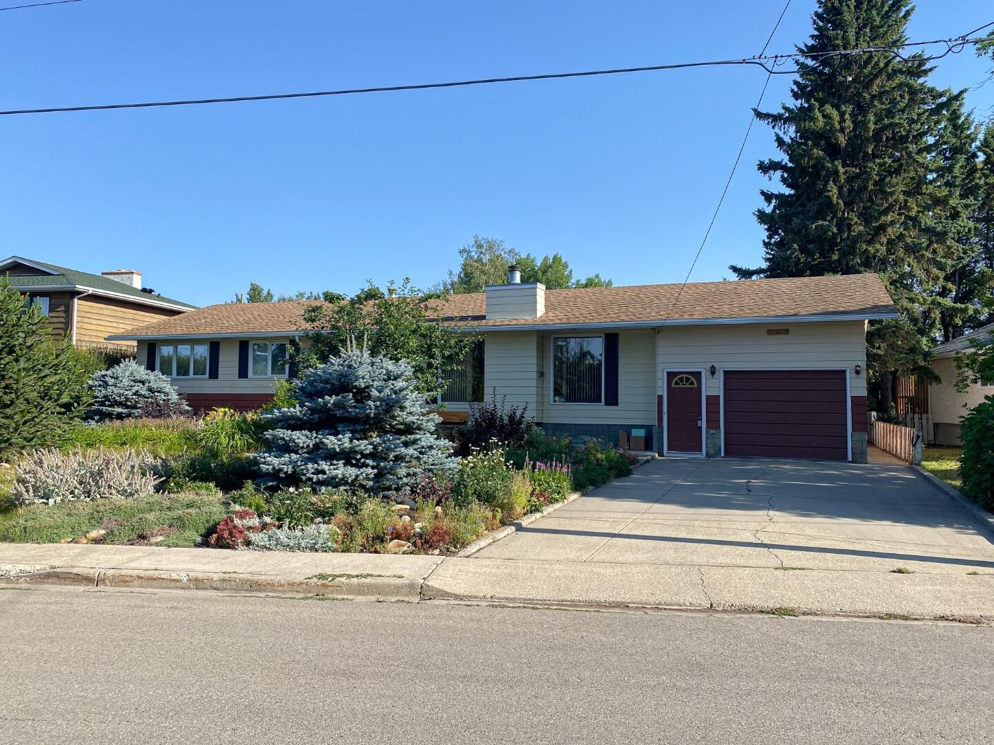 Property Photo: 4814 56 Street AB T4H 1G5