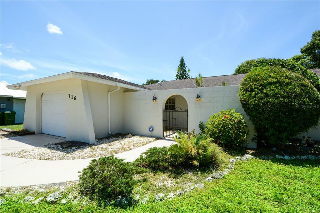 Property Photo:  716 Wood Lane  FL 34237 