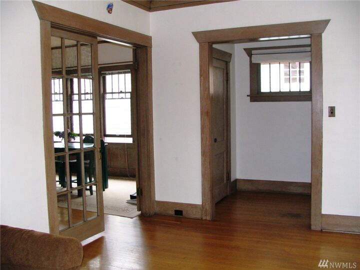 Property Photo: 5608 Brooklyn Ave NE WA 98105