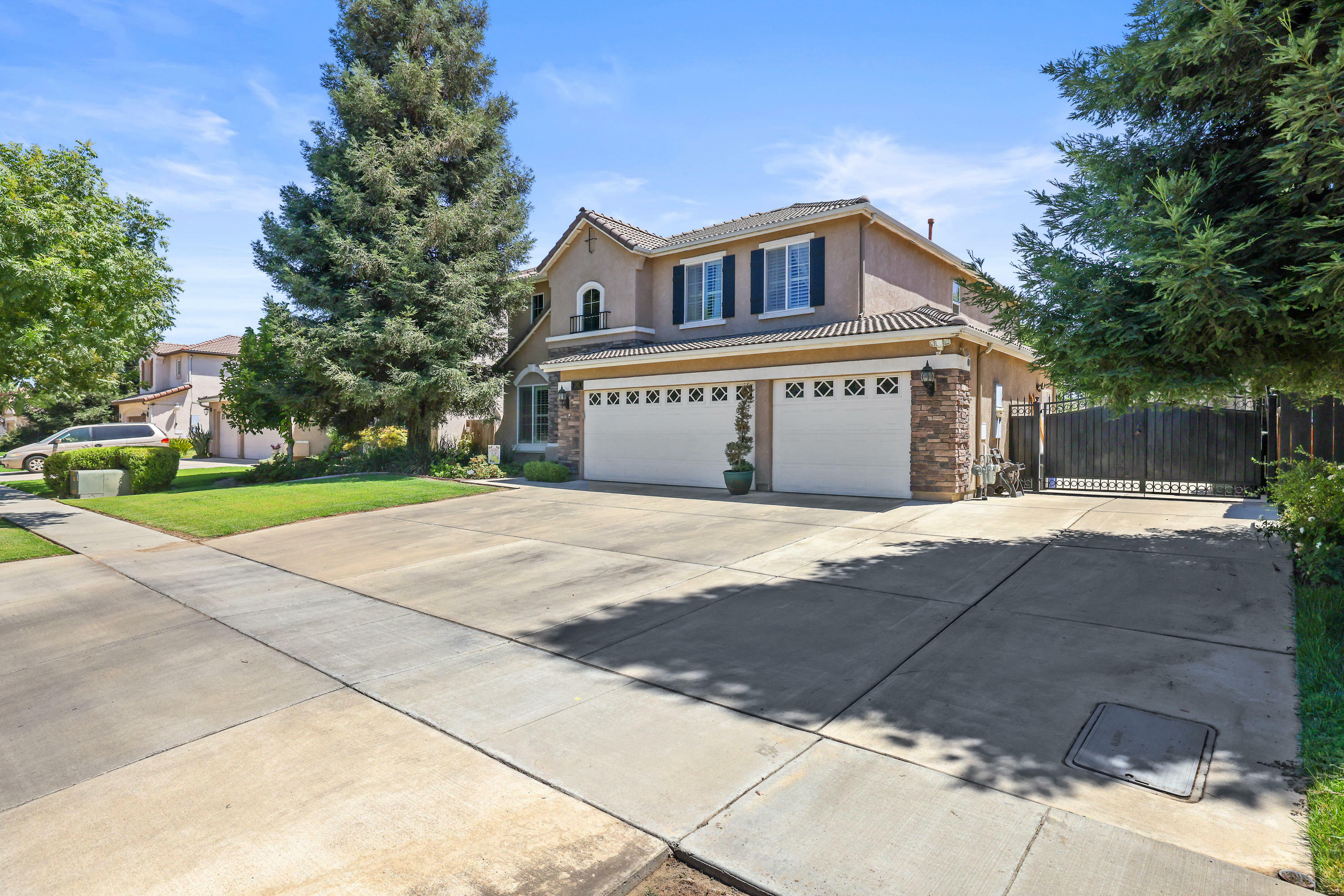 Property Photo:  2923 W Tyler Avenue  CA 93291 