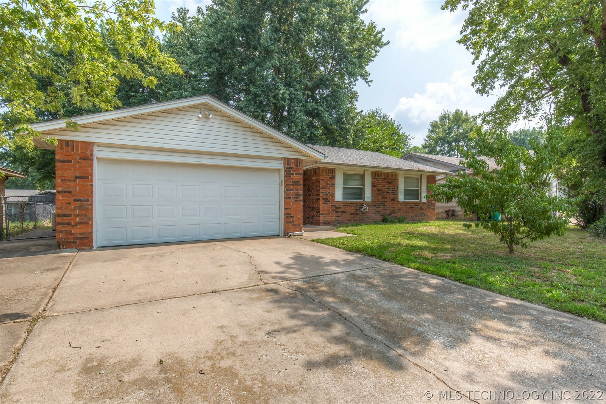 Property Photo:  1681 S Sycamore Avenue  OK 74012 